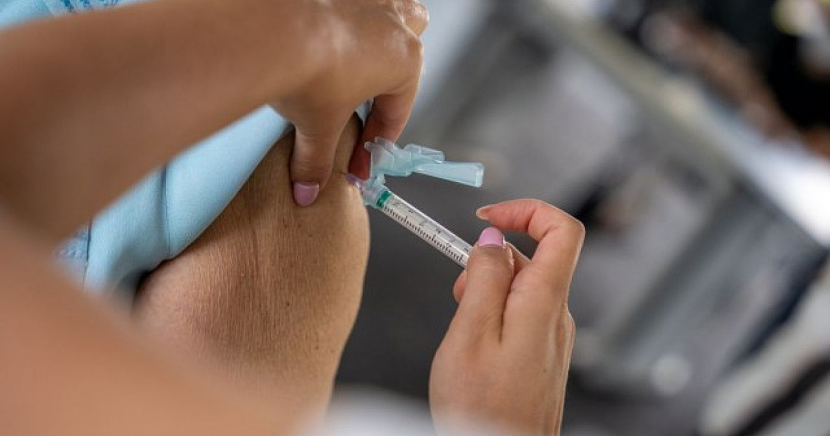 Santana de Parnaíba começa aplicar vacina bivalente em pessoas de 60 a 69 anos