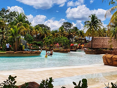 Hot Beach terá teatro infantil, pocket show, cinema na praia e Halloween no mês de outubro