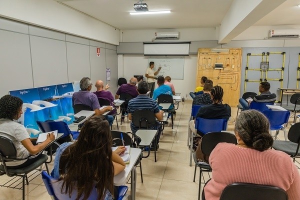 Com cursos e incentivos fiscais, cidades têm a menor taxa de desemprego