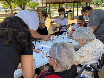 Grupo Vida Brasil pede doações de roupas e objetos para ajudar a manter projetos sociais