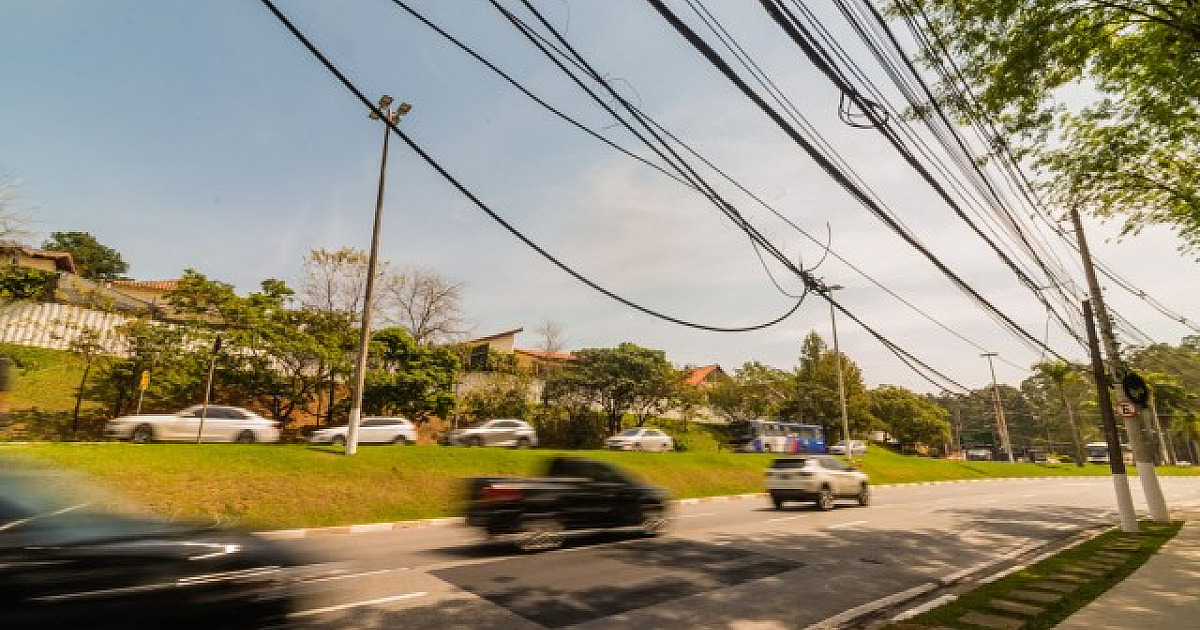 Santana de Parnaíba aprova lei para acabar com fios pendurados