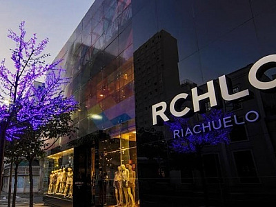 Riachuelo presenteia profissionais no combate ao coronavírus com roupas para o Dia das Mães