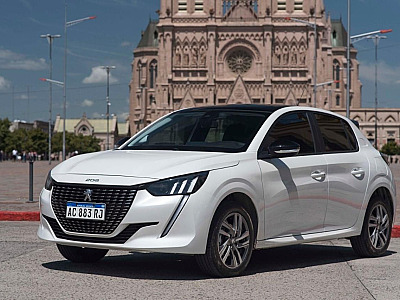 Novo PEUGEOT 208 conquista o título de Melhor Hatch Compacto 2020