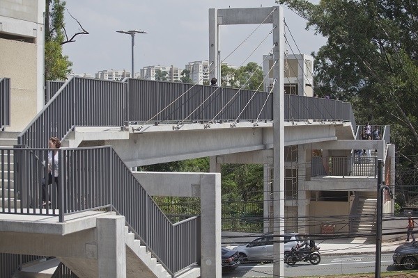 Parnaíba entrega 1ª etapa da passarela na Av. Yojiro Takaoka