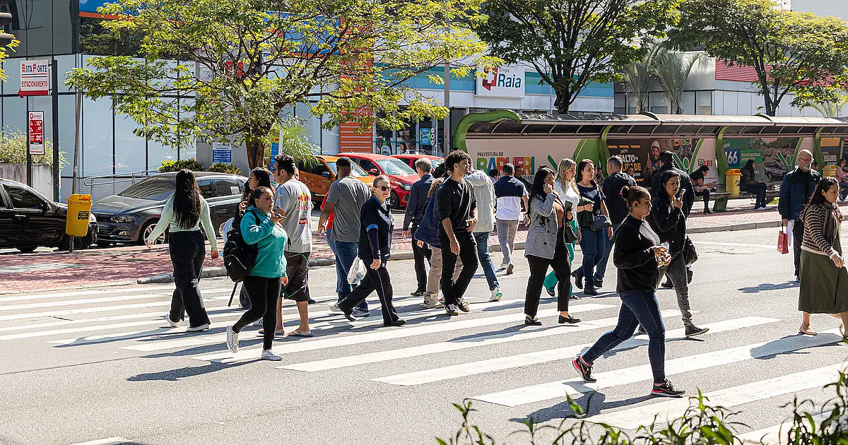 Expectativa de vida no país sobe para 76,6 anos, a maior já registrada