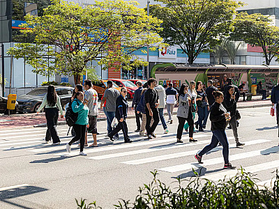 Expectativa de vida no país sobe para 76,6 anos, a maior já registrada