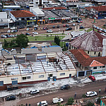 Cidade devastada por tornado tem 2 mil sem luz; 32 seguem internados