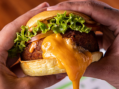 Dia dos Namorados: Cabana Burger terá Heineken de graça e cenário para casar os apaixonados