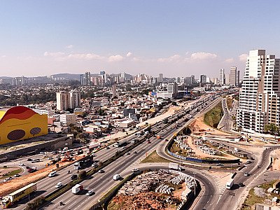 Obras na Castello Branco alteram trânsito em Barueri, nas proximidades da Praça das Artes