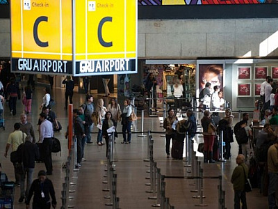 Paralisação de aeronautas causa atrasos nos aeroportos de SP