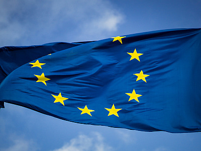 Países da União Europeia aprovam acordo de livre‑comércio com o Mercosul, após mais de 25 anos de negociações