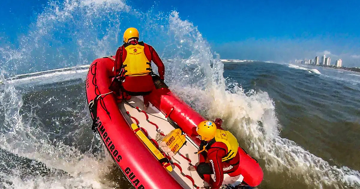 Bombeiros salvam mais de 1,1 mil pessoas no litoral durante período de festas