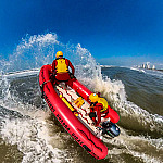 Bombeiros salvam mais de 1,1 mil pessoas no litoral durante período de festas