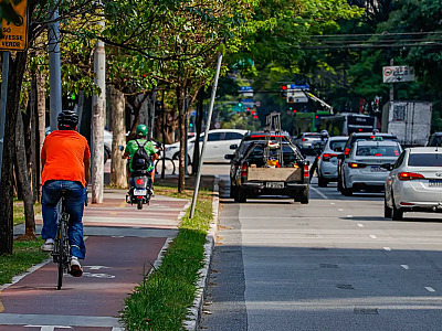 Detran-SP lança guia online para esclarecer diferenças entre ciclomotores e veículos autopropelidos