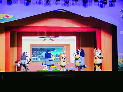 Show leva público para dentro da casa da família Heeler