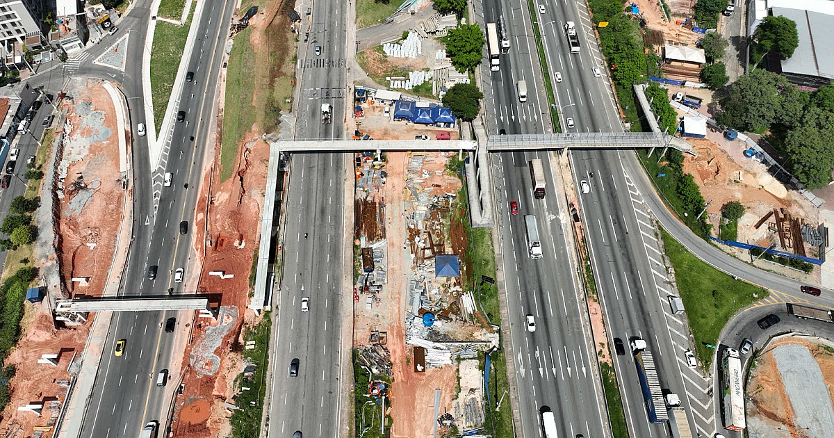 Obras da nova passarela interditam faixa da Castello Branco em Barueri por 15 dias