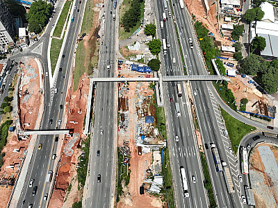 Obras da nova passarela interditam faixa da Castello Branco em Barueri por 15 dias