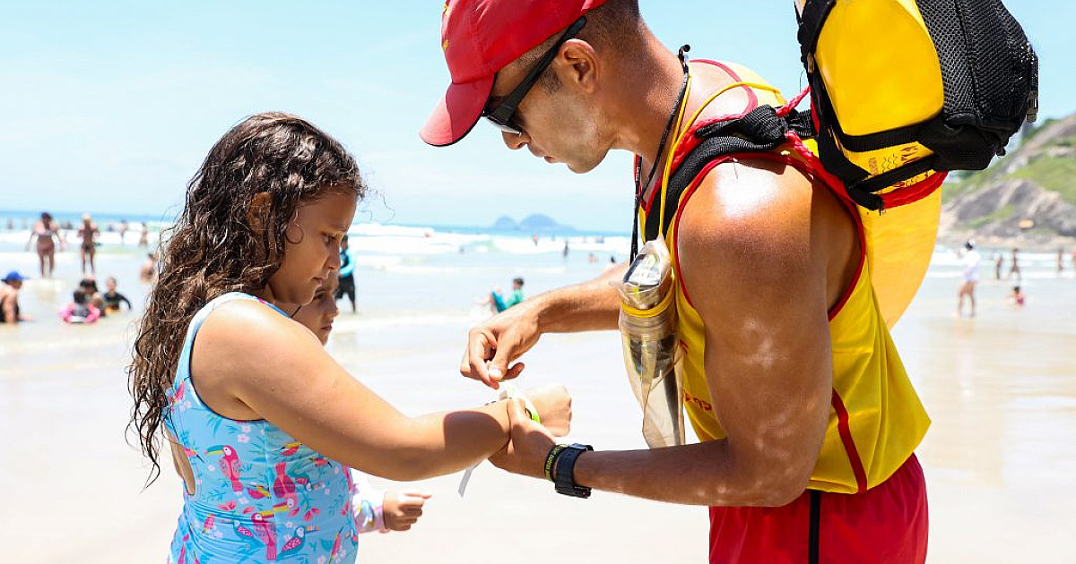 Governo de SP reforça segurança nas praias em meio a recorde de salvamentos