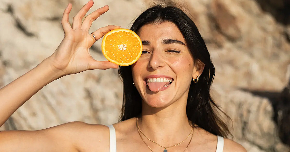 Médicas listam 12 nutrientes que ajudam a proteger sua pele dos efeitos do sol