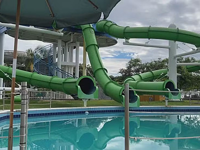 Salva-vidas morre ao ser sugado por ralo em piscina do Wet'n Wild