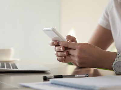 businesswoman-looking-important-contact-phone