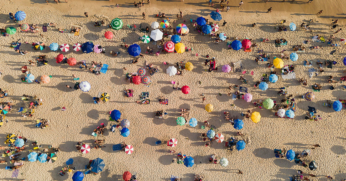 Procon-SP lança folder com orientações para evitar cobranças abusivas nas praias paulistas