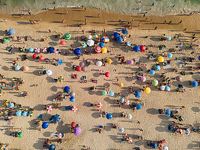 Procon-SP lança folder com orientações para evitar cobranças abusivas nas praias paulistas