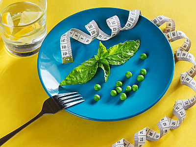 Dietas radicais para emagrecer viralizam na internet e acendem alerta entre especialistas