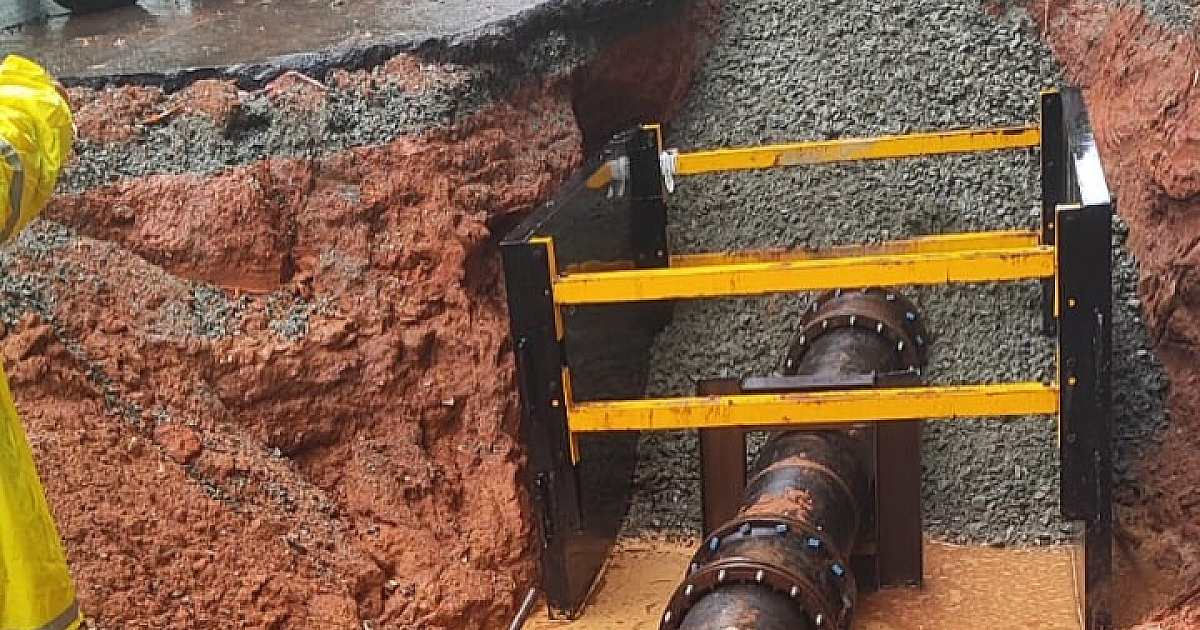 Rompimento de adutora causa interdição na Av. Marcos Penteado