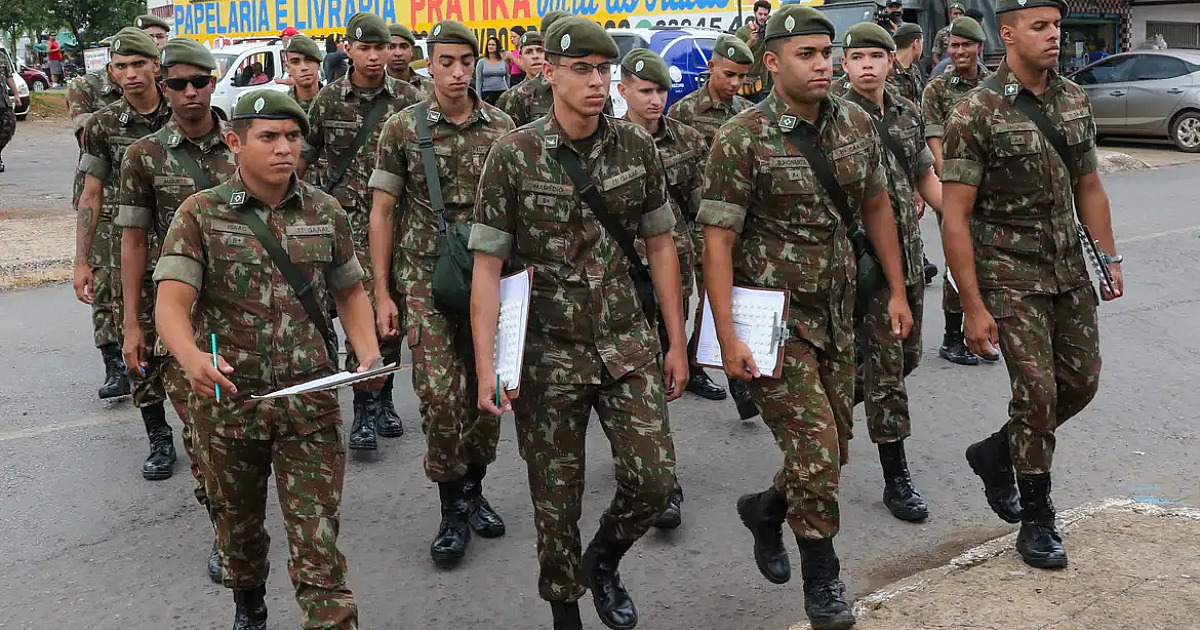 Jovens que completam 18 anos em 2026 já podem realizar o alistamento militar obrigatório