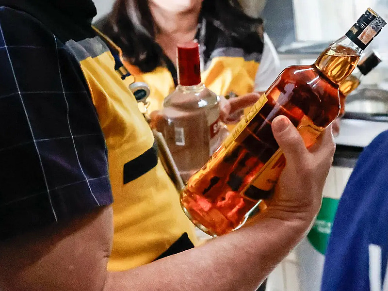 Governo de SP reforça cuidados para prevenir casos de intoxicação por metanol durante a folia