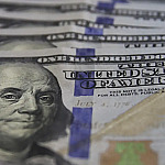 Dólar cai para o menor valor em 21 meses, e bolsa bate recorde