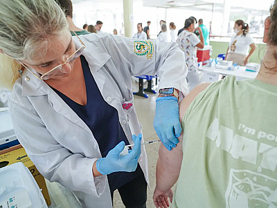 A vacina foi desenvolvida para proteger contra os quatro sorotipos da dengue