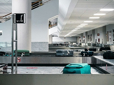 A funcionalidade funciona por meio de etiquetas localizadoras compatíveis