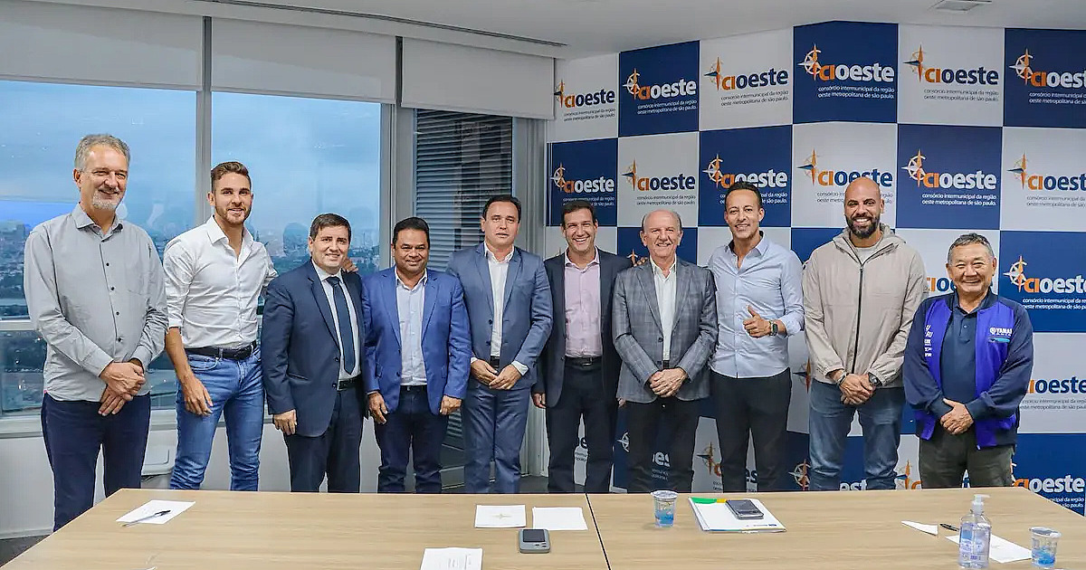 Prefeitos do CIOESTE discutem obras viárias e demandas regionais com secretários do Governo de SP