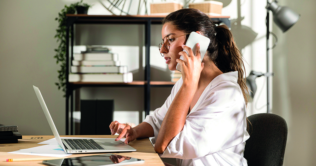 Quase 40% dos brasileiros apontam trabalho híbrido como decisivo para a carreira até 2030