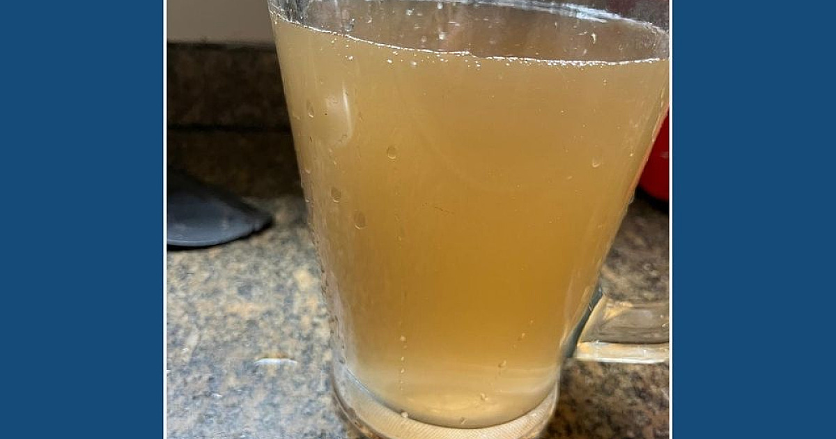 Moradores denunciam água barrenta em Alphaville; Sabesp diz que fará inspeção