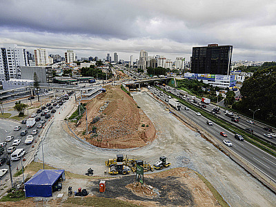 A operação previa a liberação da alça 26B e o fechamento definitivo da alça 26A