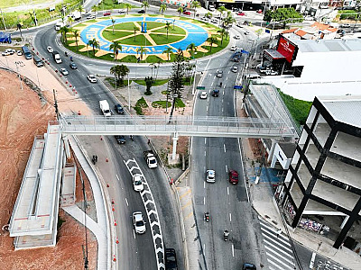 Esta é a segunda passarela entregue dentro do pacote de investimentos das novas vias marginais da Castello Branco