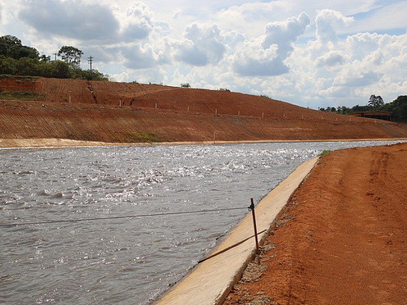 Sistema Cantareira entra em estado de atenção e amplia retirada de água em abril