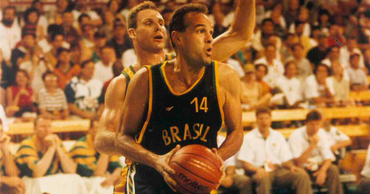 Lenda do basquete brasileiro, Oscar Schmidt morre aos 68 anos