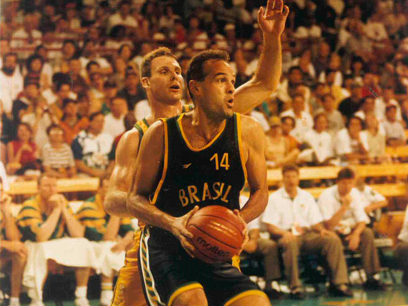 Lenda do basquete brasileiro, Oscar Schmidt morre aos 68 anos