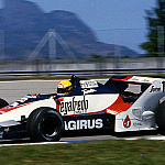 Carro da estreia de Ayrton Senna na Fórmula 1 vai a leilão em Mônaco