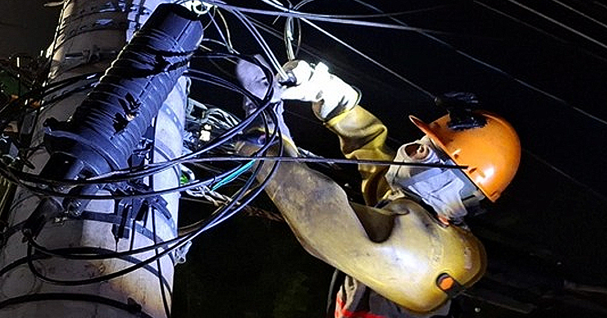 Enel iniciou nesta quinta (16) força-tarefa para retirada de cabos irregulares em Barueri