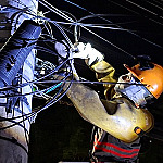 Enel iniciou nesta quinta (16) força-tarefa para retirada de cabos irregulares em Barueri