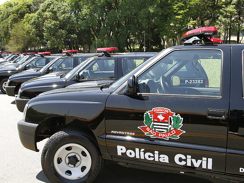 Deolane Bezerra é presa em Alphaville por suspeita de lavagem de dinheiro ligada ao PCC