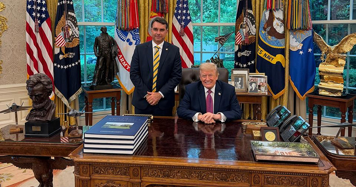 Flávio Bolsonaro participa de agenda com Trump nos EUA
