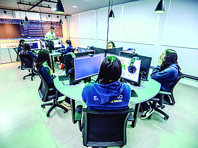 Nova estrutura foi equipada com 12 computadores de última geração, preparados para atender às atividades de programação, desenvolvimento de projetos tecnológicos e produção de conteúdo digital
