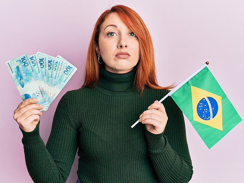 Mais de 13 milhões de brasileiros devem exceder gastos durante a Copa do Mundo, aponta Serasa