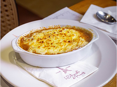 L’Entrecôte de Paris aposta no clássico Soupe à l’Oignon